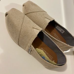 Toms Loafers -Light Creme Shimmer Brand New Size 6